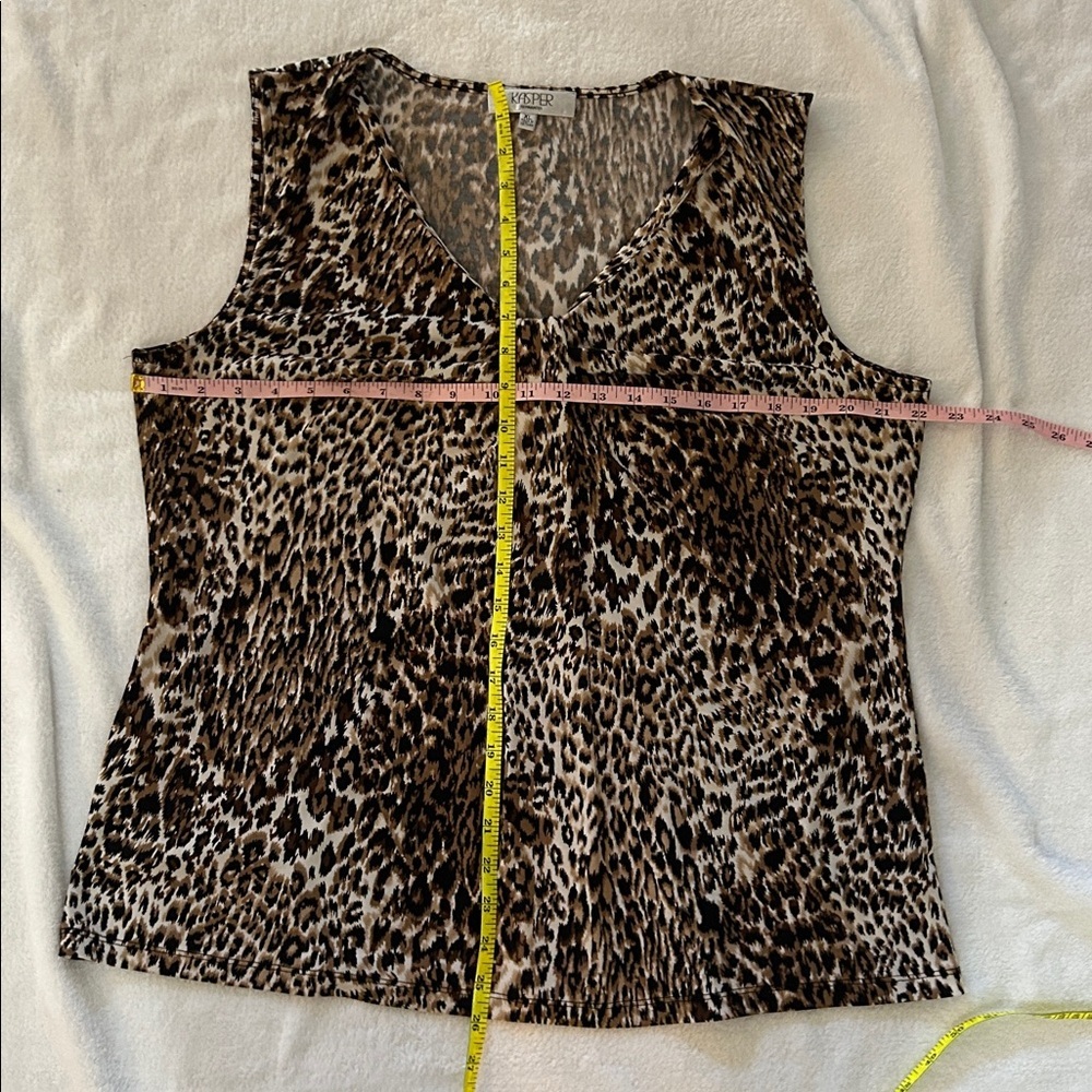 Kasper Animal Print Sleeveless Blouse - Picture 9 of 10